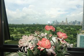 Luxury Condo at Forbeswood Parklane