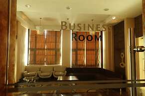 Luxury Condo at Forbeswood Parklane