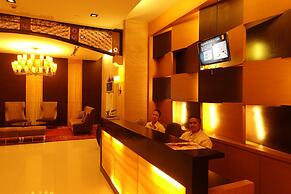 Luxury Condo at Forbeswood Parklane