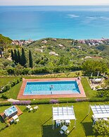 Villa Riviera Resort