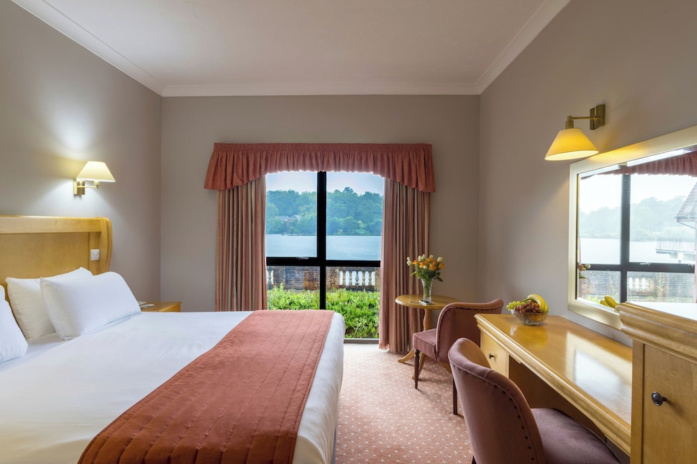 Lakeside International Hotel