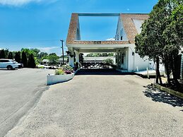 Blue Spruce Motel & Townhouses