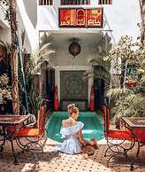 Riad La Porte Rouge By La Siredrah