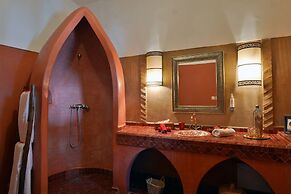 Riad La Porte Rouge By La Siredrah