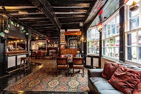 The New Inn by Roomsbooked