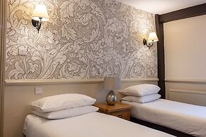The New Inn by Roomsbooked