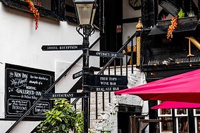 The New Inn by Roomsbooked