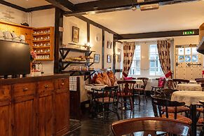 The New Inn by Roomsbooked