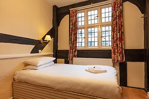 The New Inn by Roomsbooked
