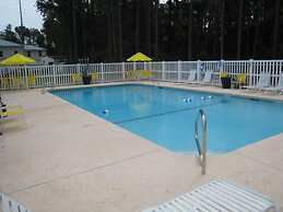 Travelodge by Wyndham Kingsland GA