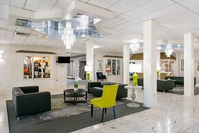 Eisenhower Hotel & Conference Center