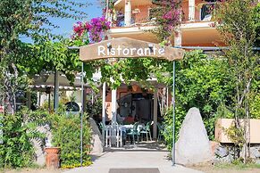 Aparthotel Domus De Janas Sul Mare