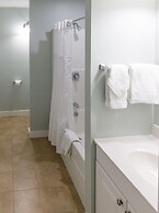 The Admiral's Inn Resort