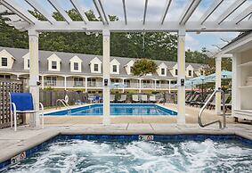 The Admiral's Inn Resort