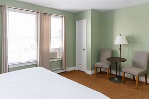 The Admiral's Inn Resort