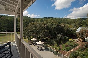 Glen-Ella Springs Hotel & Restaurant