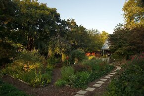 Glen-Ella Springs Hotel & Restaurant