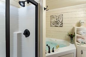 Glen-Ella Springs Hotel & Restaurant