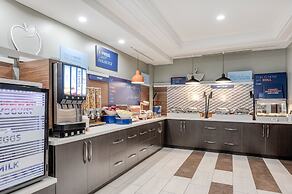 Holiday Inn Express Hotel & Suites Ottawa Airport by IHG