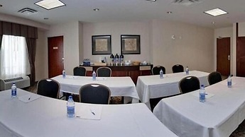 Holiday Inn Express Hotel & Suites Ottawa Airport by IHG