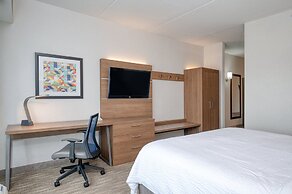 Holiday Inn Express Hotel & Suites Ottawa Airport by IHG