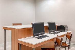 Holiday Inn Express Hotel & Suites Ottawa Airport by IHG