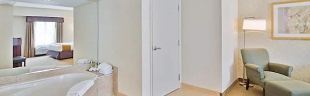 Holiday Inn Express Hotel & Suites Ottawa Airport by IHG