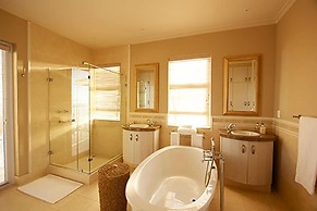 Pinnacle Point Beach and Golf Resort