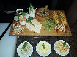 Trinity Hotel, Bengaluru