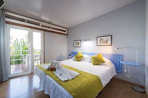 Apartamentos El Paseo