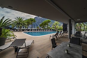 Lake Front Hotel Mirage