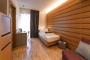 Lake Front Hotel Mirage