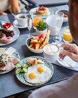 Lake Front Hotel Mirage