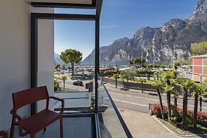 Lake Front Hotel Mirage