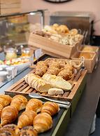 Lake Front Hotel Mirage