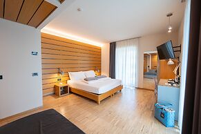 Lake Front Hotel Mirage