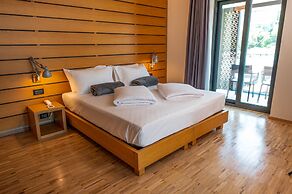 Lake Front Hotel Mirage