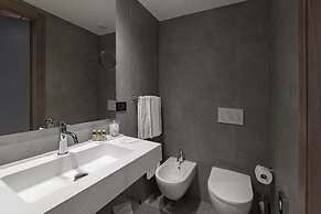 Lake Front Hotel Mirage