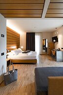 Lake Front Hotel Mirage