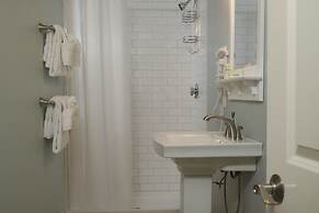 Chatham Seafarer Inn