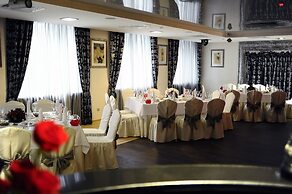 Aurora Hotel