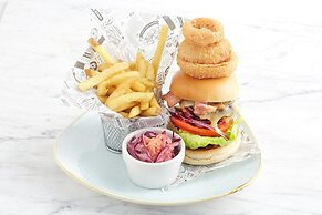 Holiday Inn Reading West by IHG