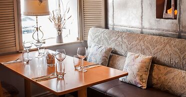 Headfort Arms Hotel