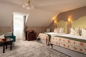 The Harbourview Hotel