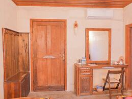 Kismet Cave House