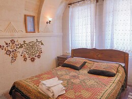 Kismet Cave House