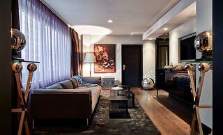 Roomers Frankfurt, Autograph Collection