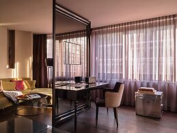 Roomers Frankfurt, Autograph Collection