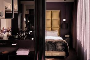 Roomers Frankfurt Central, Autograph Collection