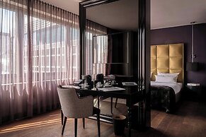Roomers Frankfurt Central, Autograph Collection